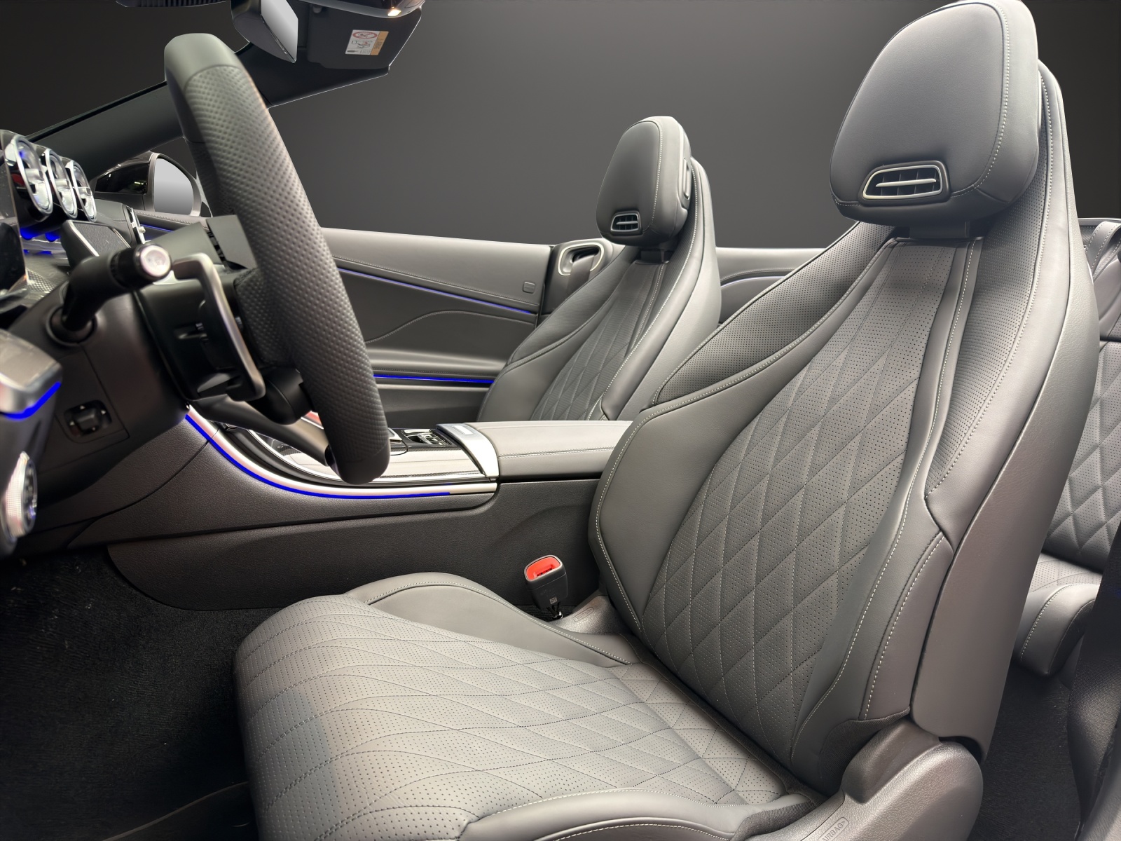 MERCEDES-BENZ AMG CLE 53 4MATIC+ Cabriolet-image-11