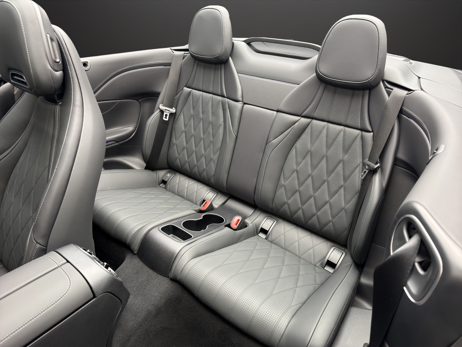 MERCEDES-BENZ AMG CLE 53 4MATIC+ Cabriolet-image-12