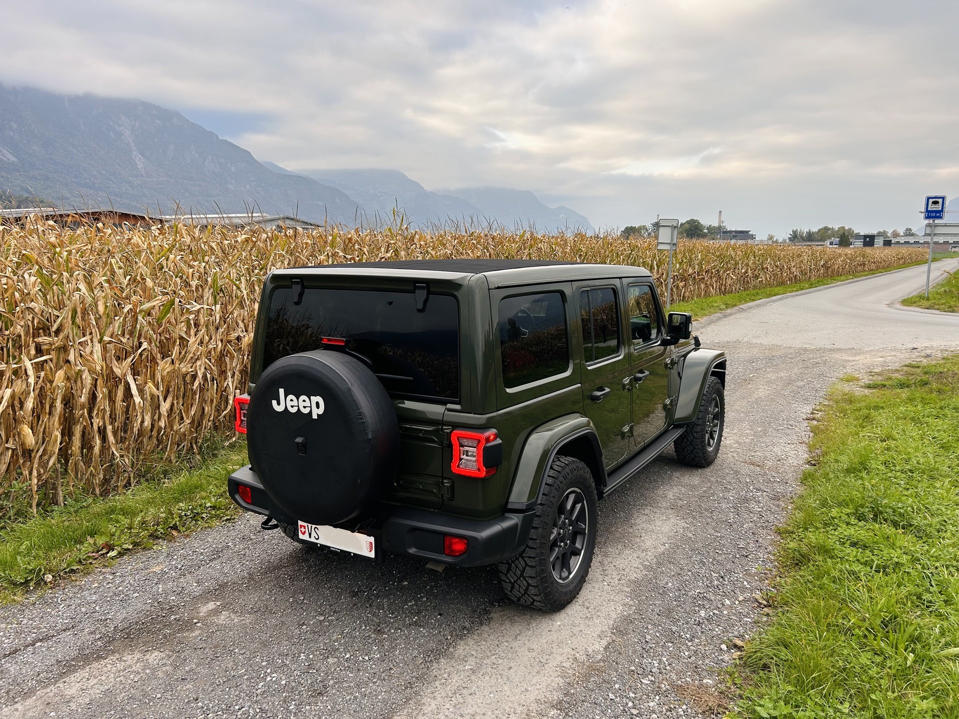 JEEP 2.0 Turbo 80th Anniversary Unlimited-image-2