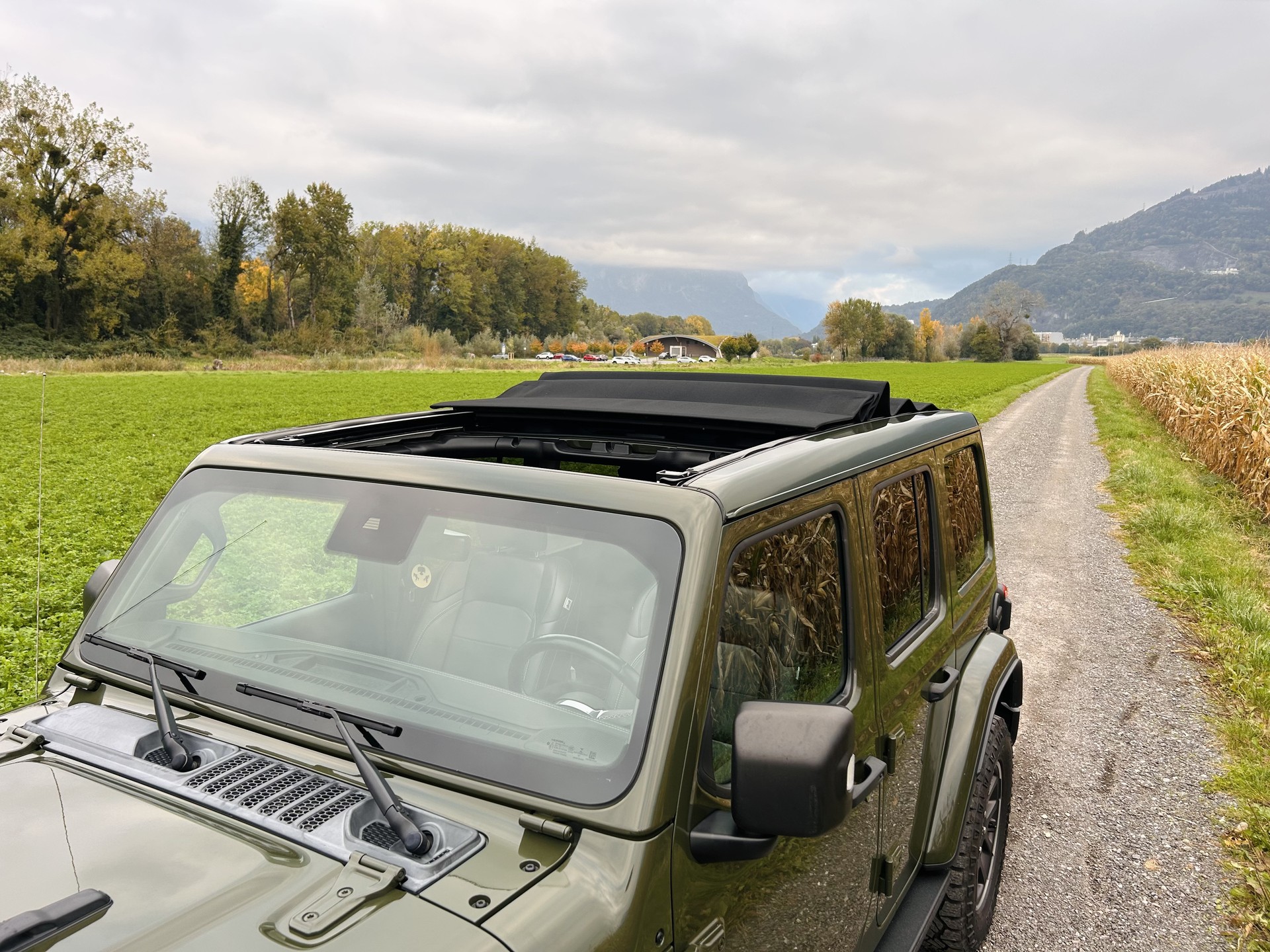 JEEP 2.0 Turbo 80th Anniversary Unlimited-image-3