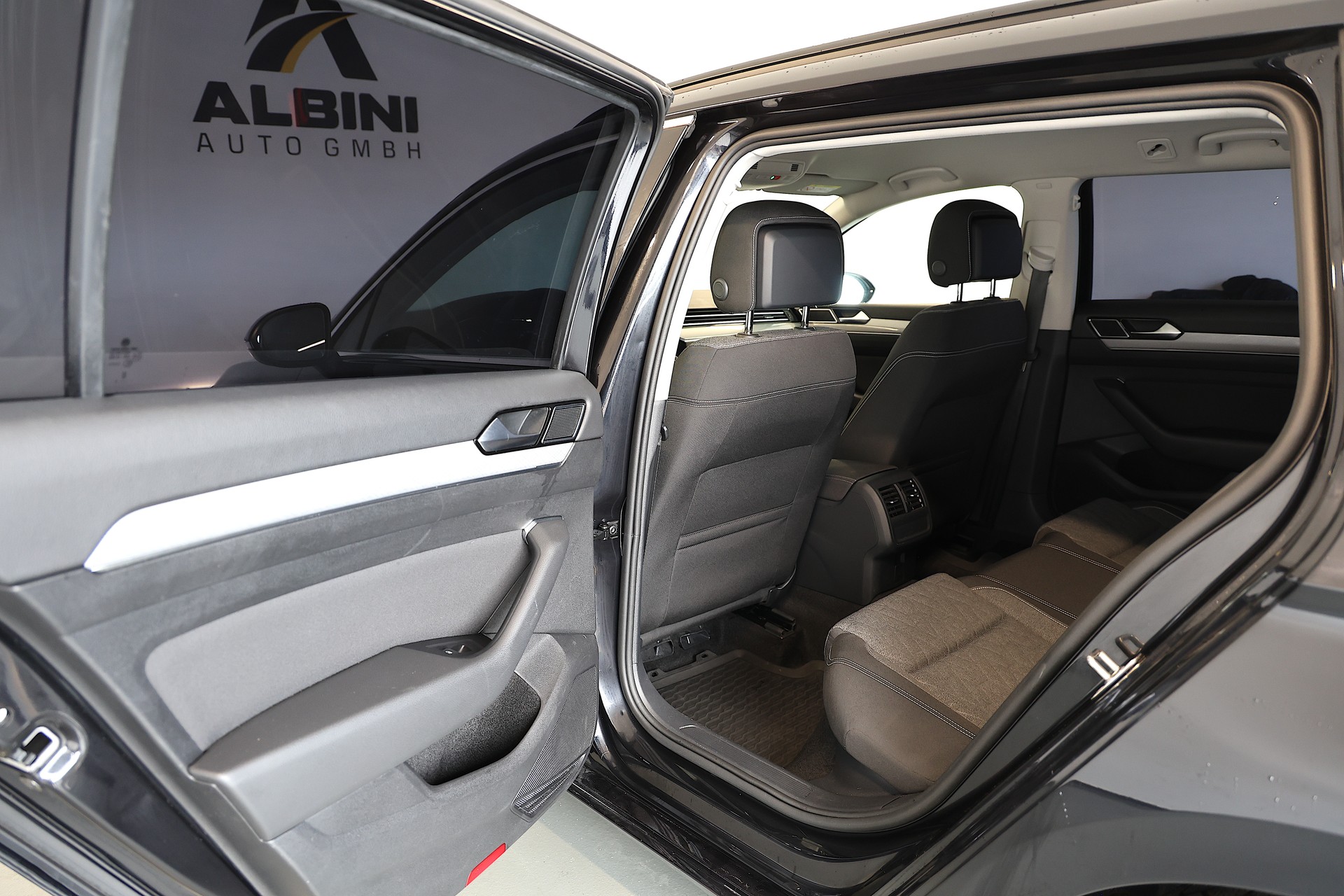 VW Passat 2.0 TDI BMT Business DSG-image-14