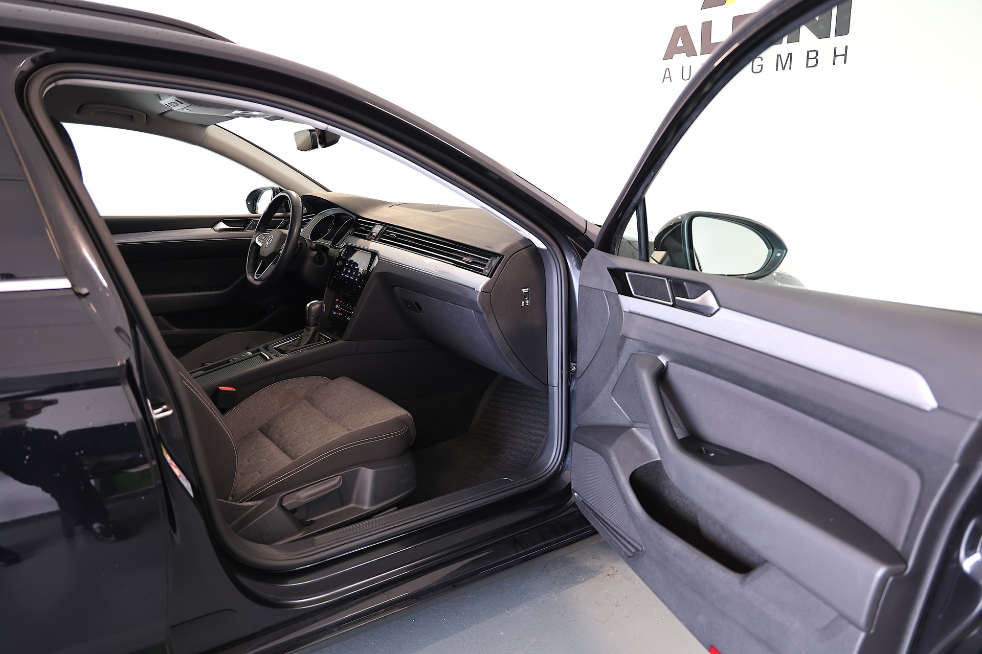 VW Passat 2.0 TDI BMT Business DSG-image-11