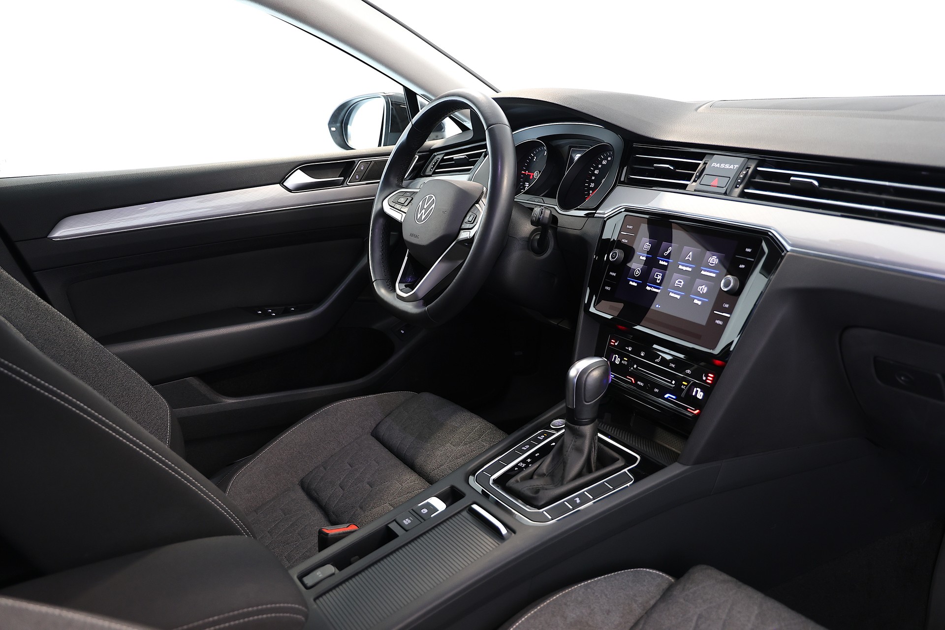 VW Passat 2.0 TDI BMT Business DSG-image-13