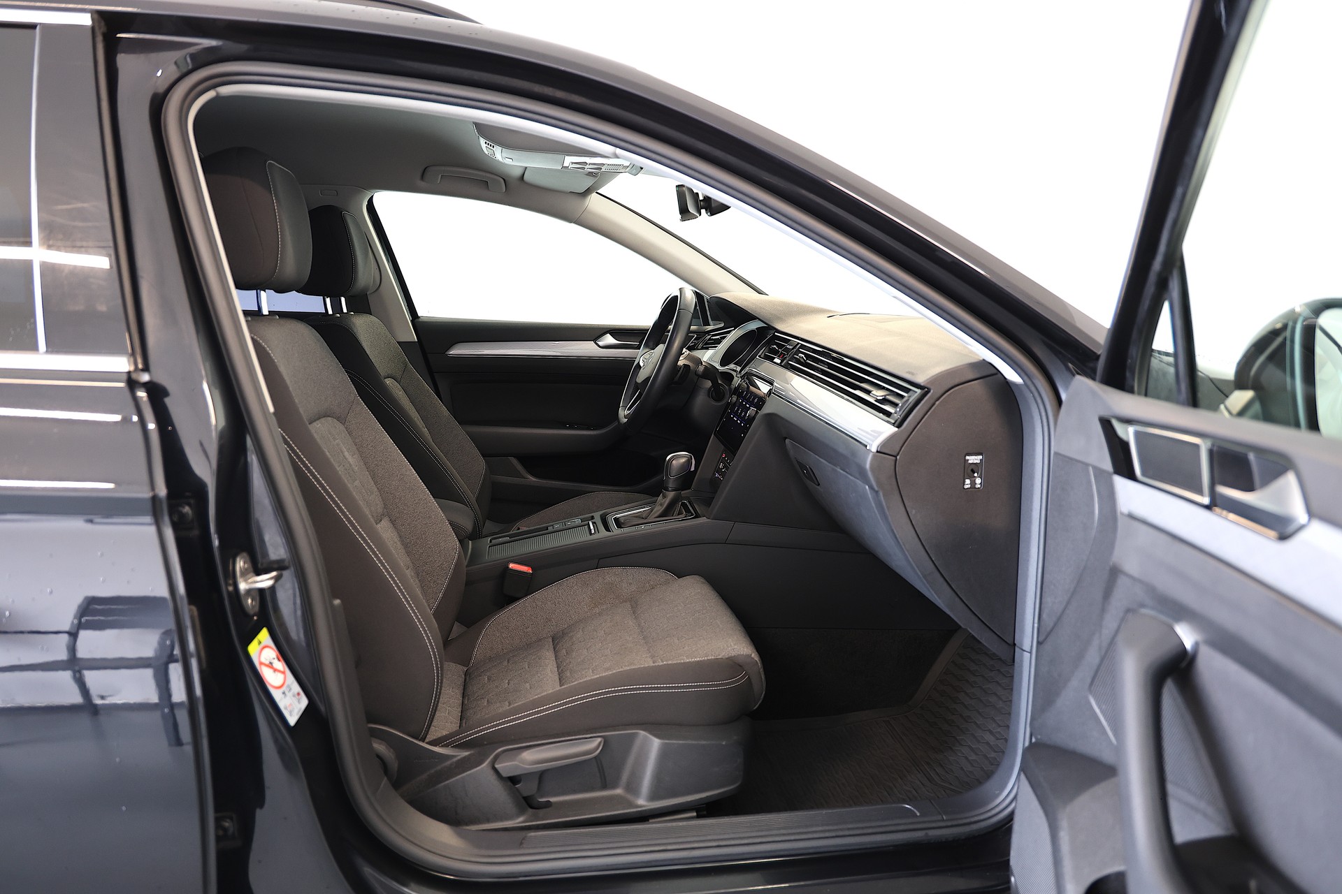 VW Passat 2.0 TDI BMT Business DSG-image-12