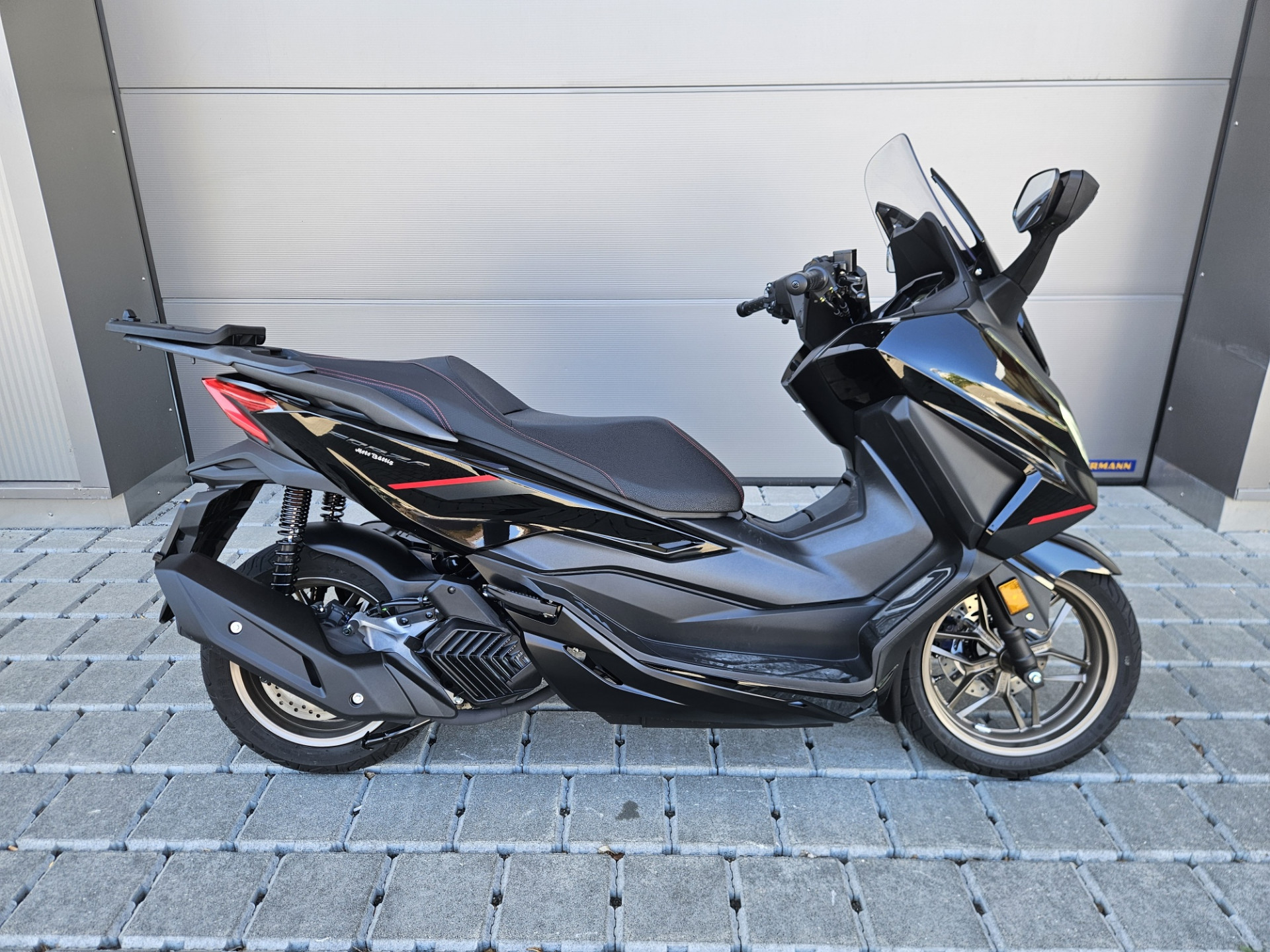HONDA NSS 125 Forza Special Edition