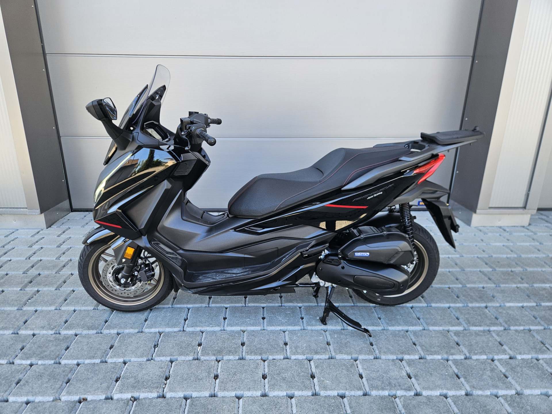 HONDA NSS 125 Forza Special Edition-showroom-element-3