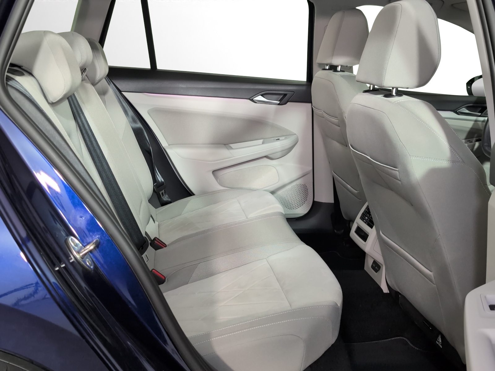 VW Golf Variant 1.0 eTSI mHEV Life DSG-image-8