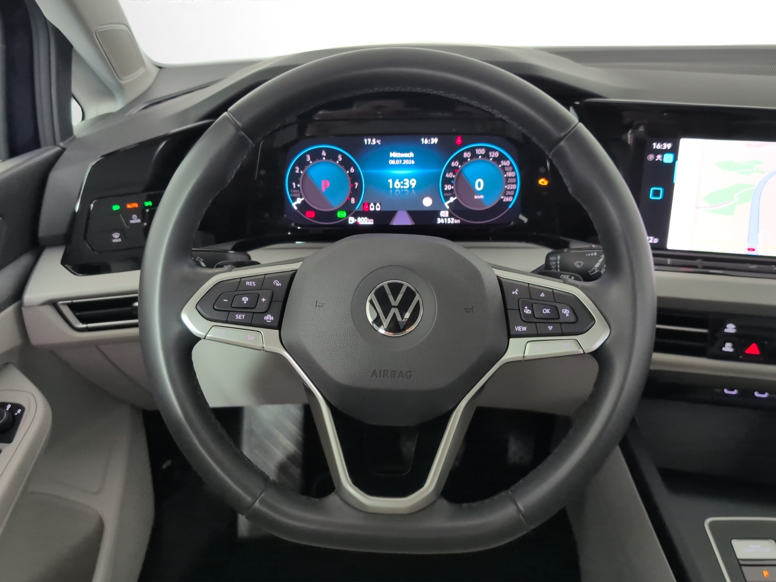 VW Golf Variant 1.0 eTSI mHEV Life DSG-image-11