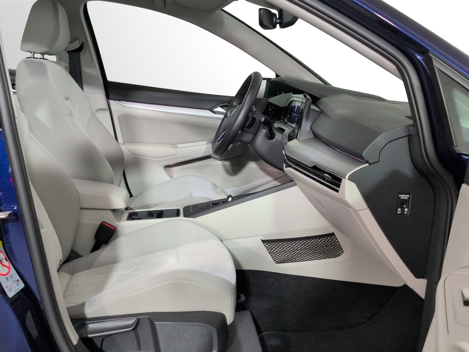 VW Golf Variant 1.0 eTSI mHEV Life DSG-image-6
