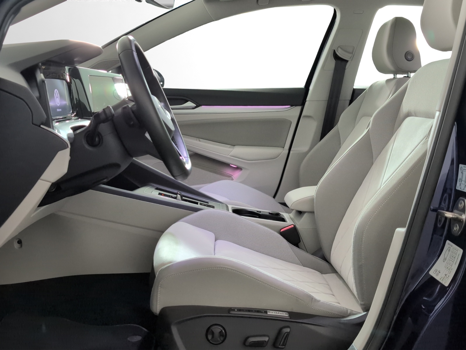 VW Golf Variant 1.0 eTSI mHEV Life DSG-image-5