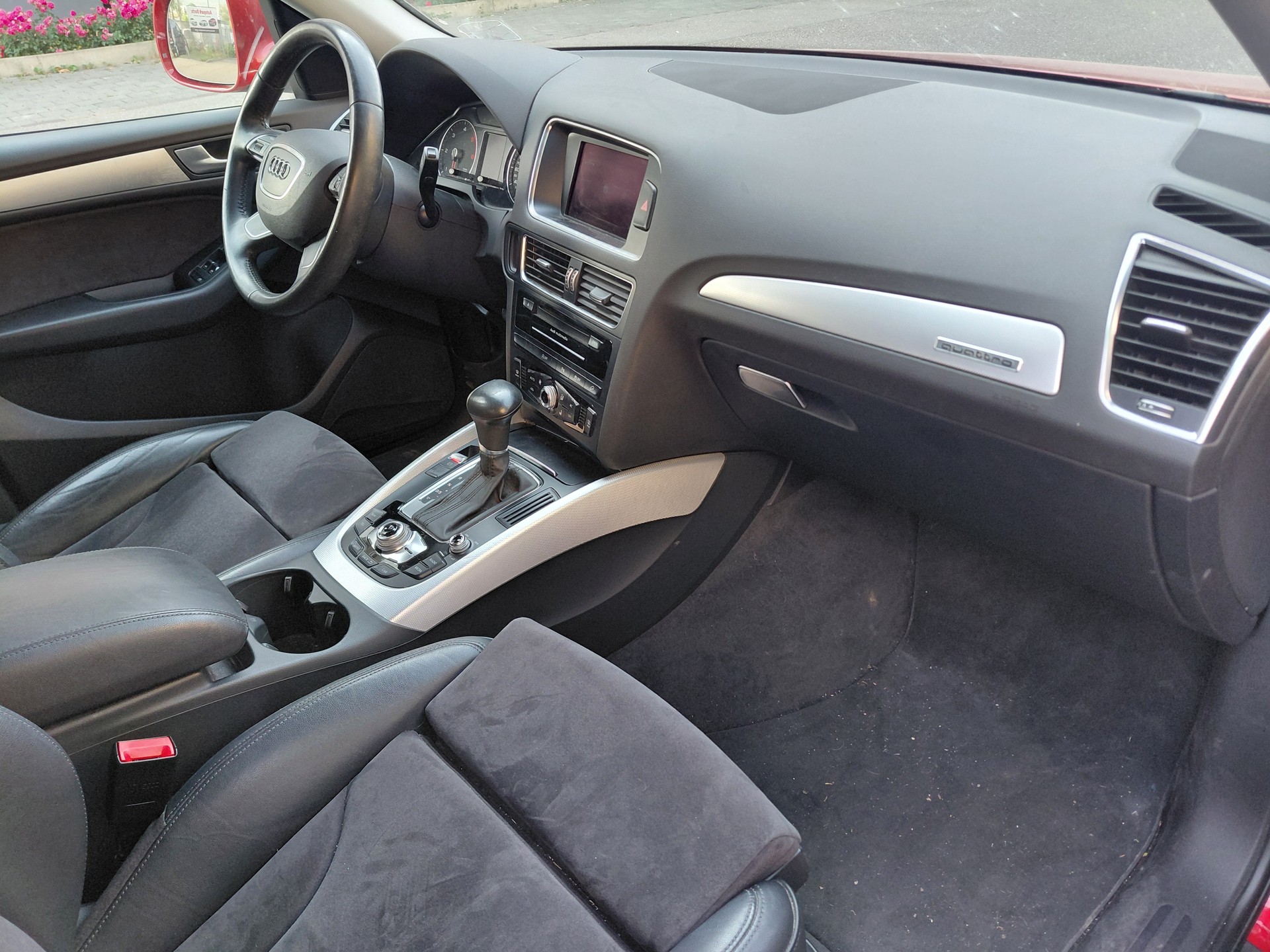 AUDI Q5 3.0 TDI quattro S-tronic-image-9
