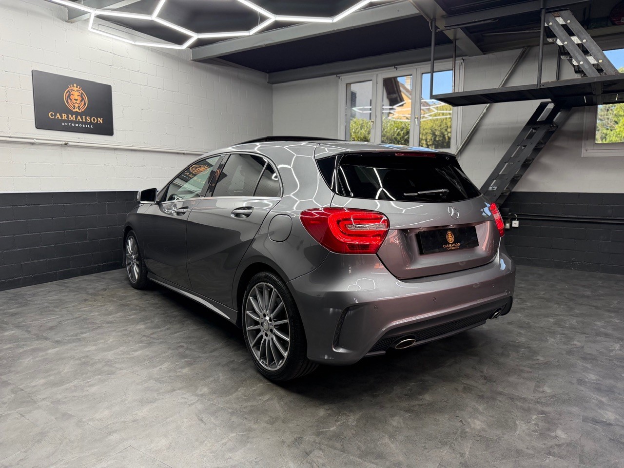 MERCEDES-BENZ A 250 AMG Line 7G-DCT | Tempomat | Rückfahrkamera | Panoramadach-image-5