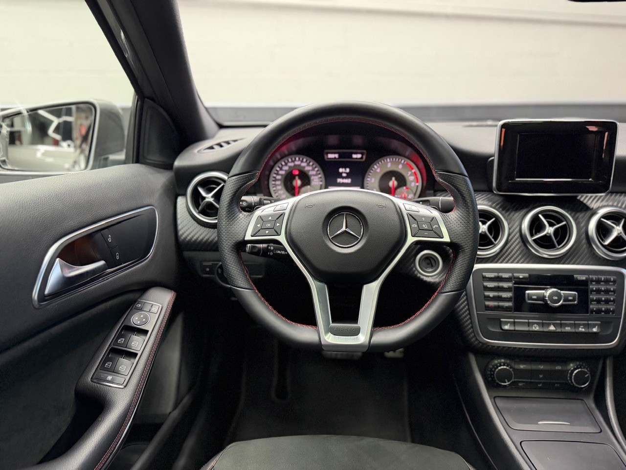 MERCEDES-BENZ A 250 AMG Line 7G-DCT | Tempomat | Rückfahrkamera | Panoramadach-image-17