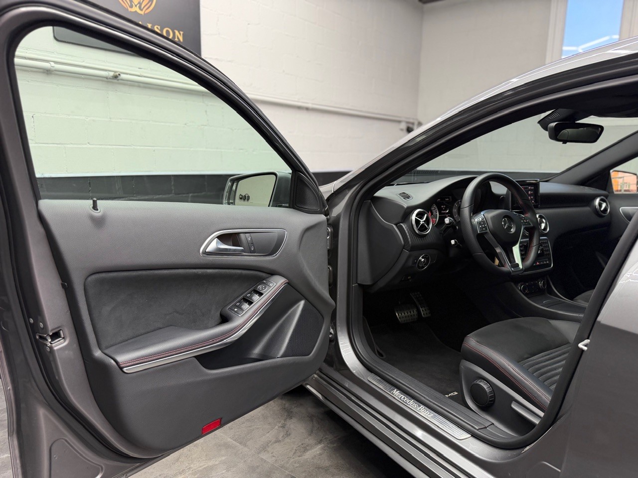MERCEDES-BENZ A 250 AMG Line 7G-DCT | Tempomat | Rückfahrkamera | Panoramadach-image-11