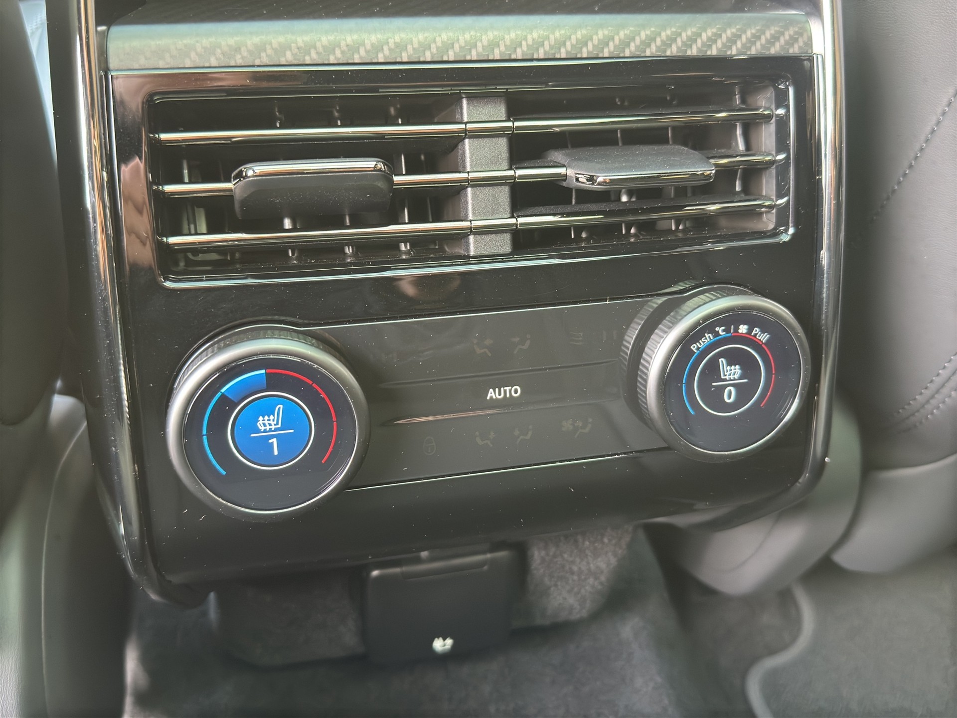 LAND ROVER RR Sport P635 Edition TWO Carbon-image-27