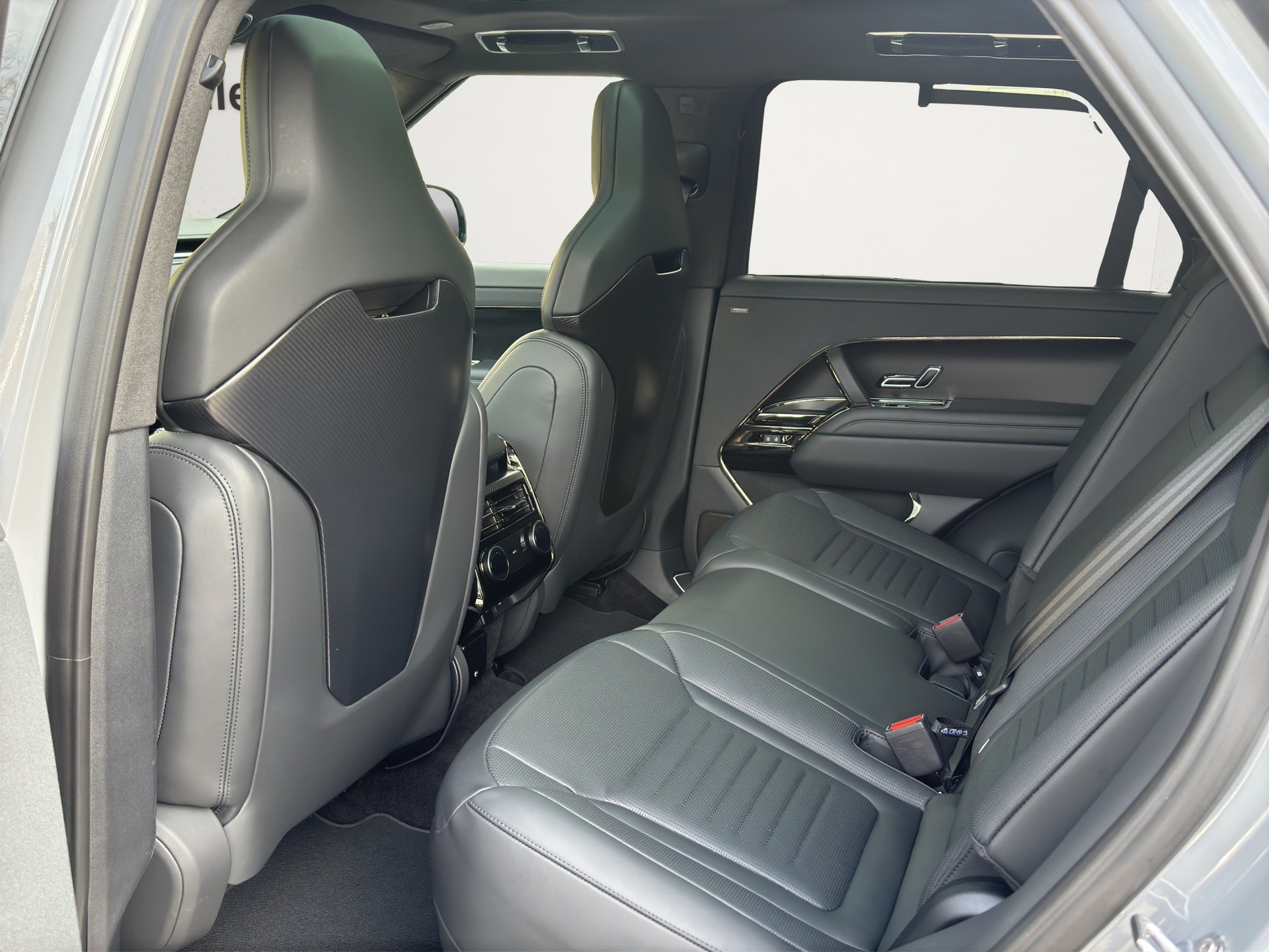 LAND ROVER RR Sport P635 Edition TWO Carbon-image-17