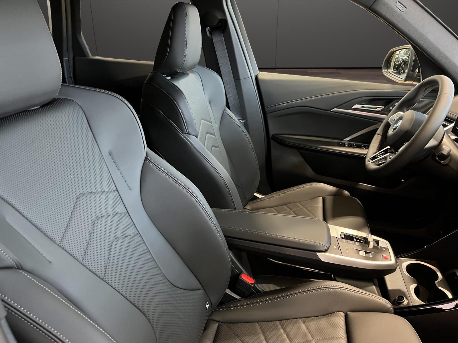 BMW iX1 20 eDrive-image-17