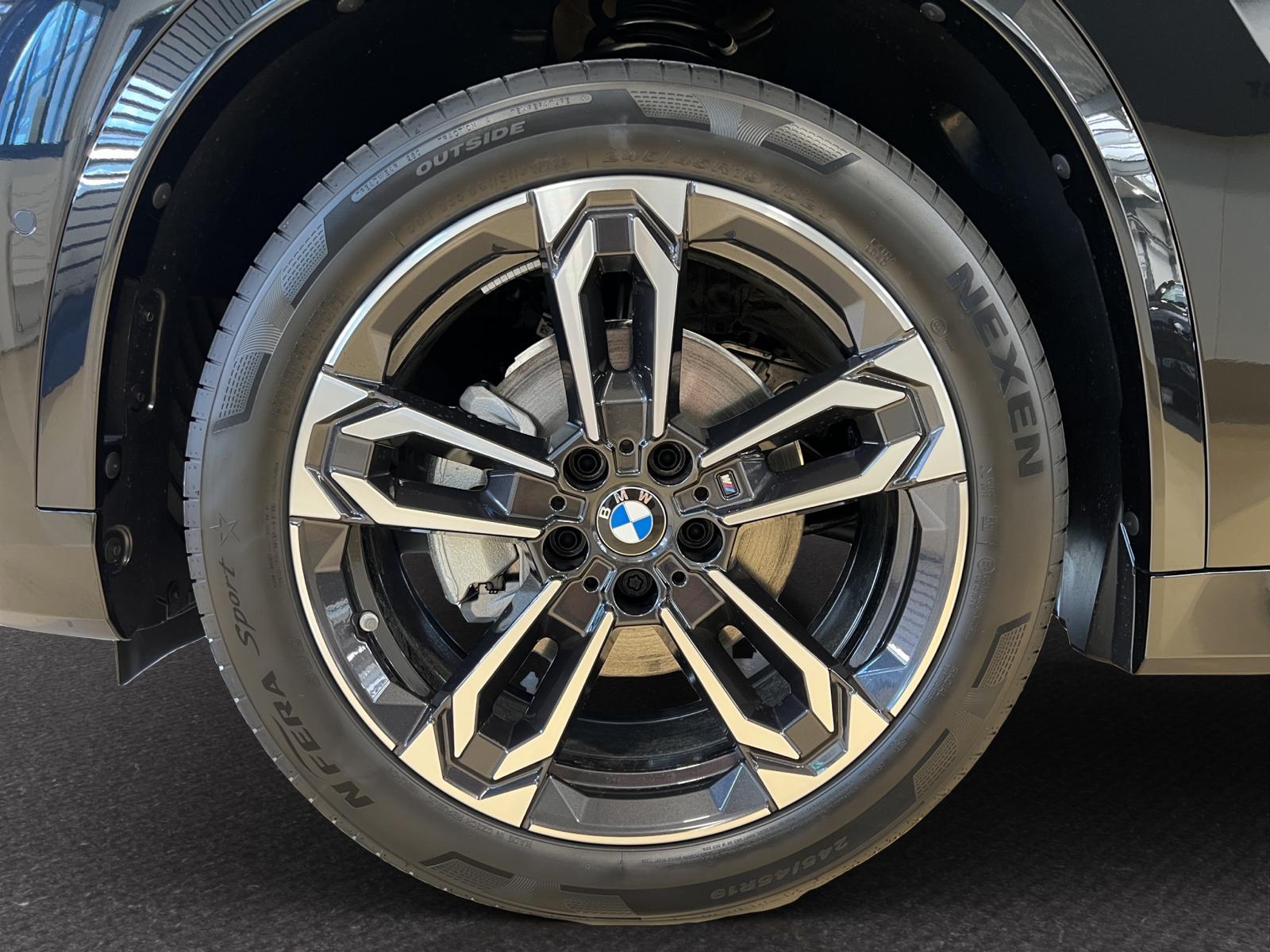 BMW iX1 20 eDrive-image-14