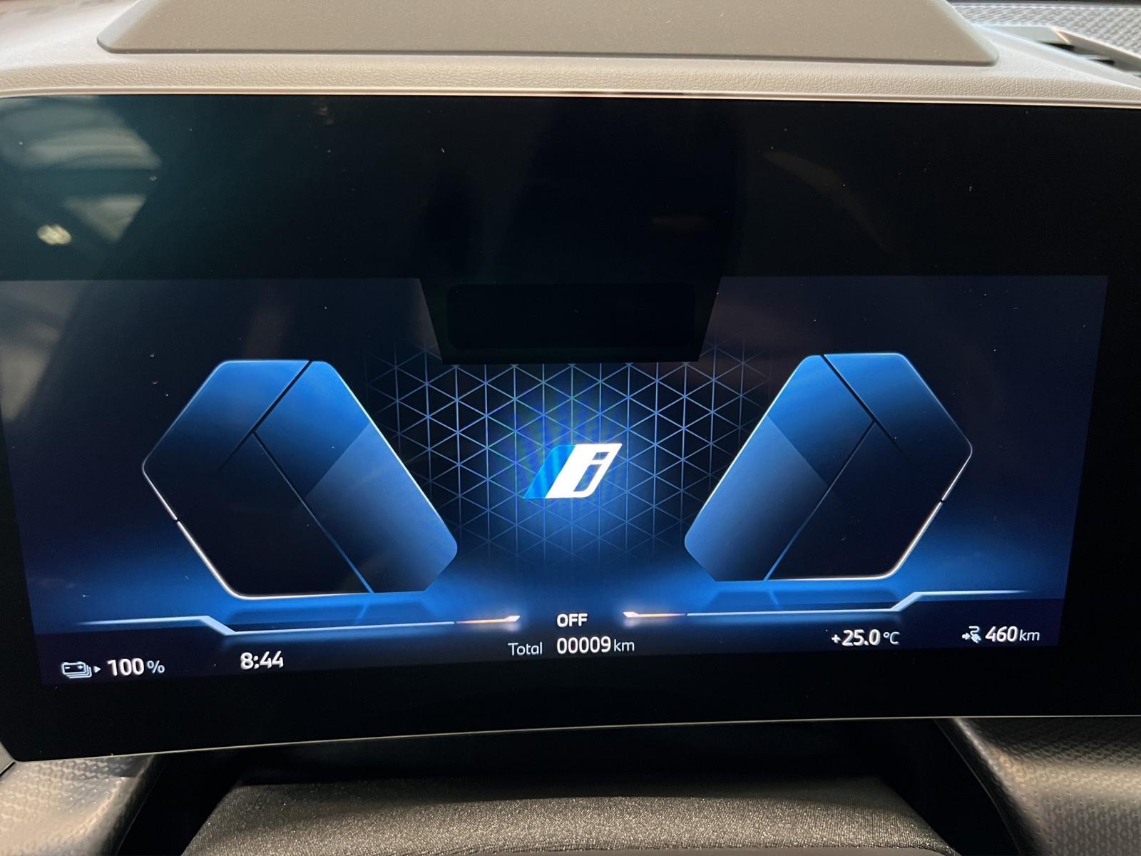 BMW iX1 20 eDrive-image-12