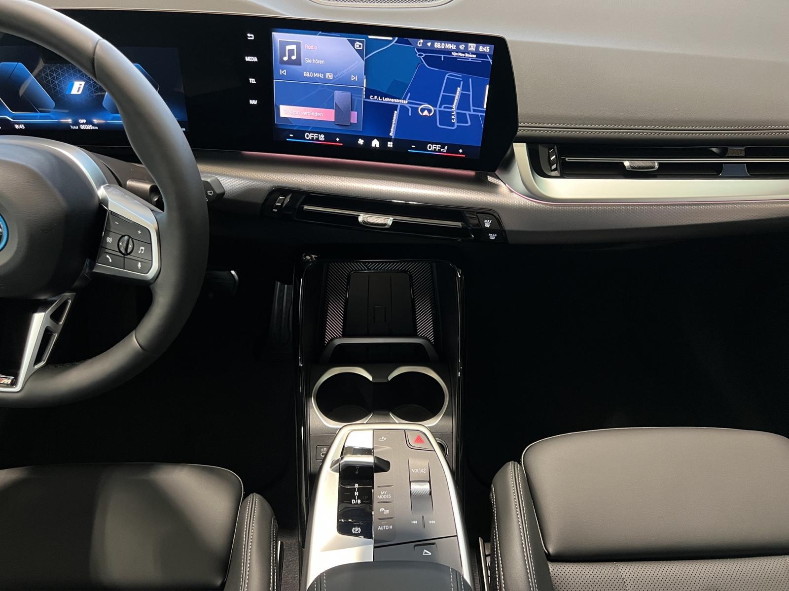 BMW iX1 20 eDrive-image-18