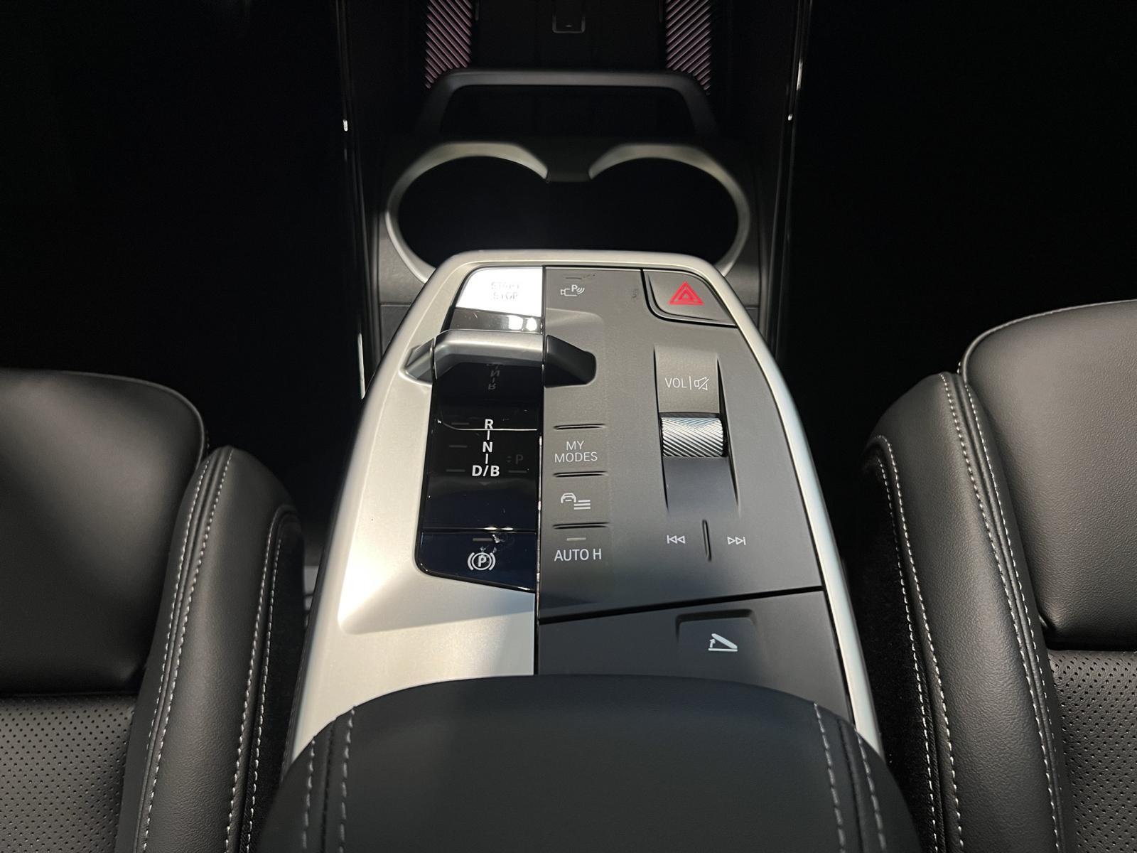 BMW iX1 20 eDrive-image-9
