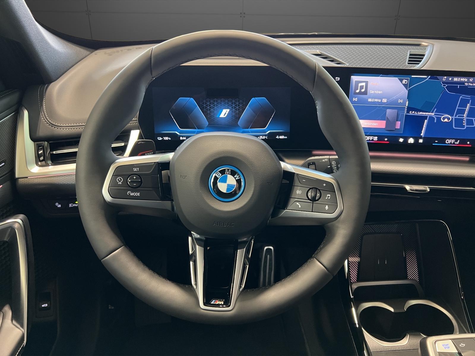 BMW iX1 20 eDrive-image-13