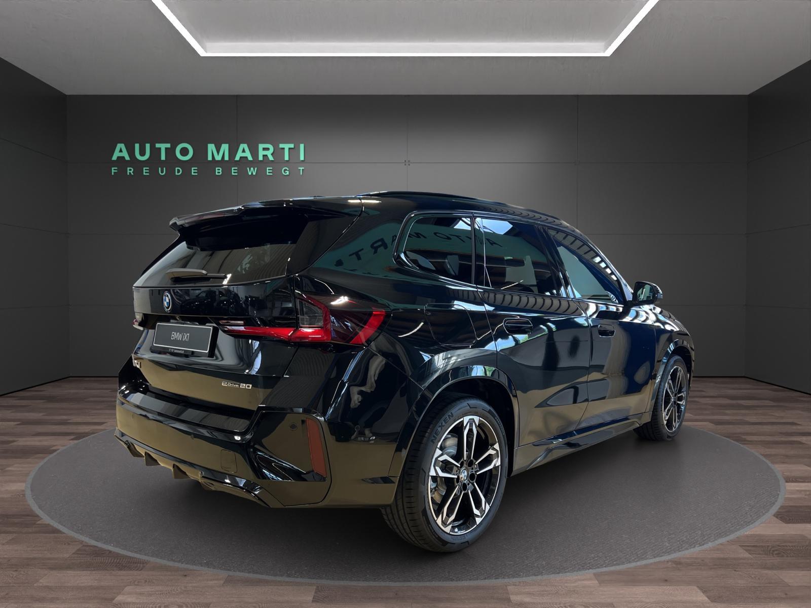 BMW iX1 20 eDrive-image-3