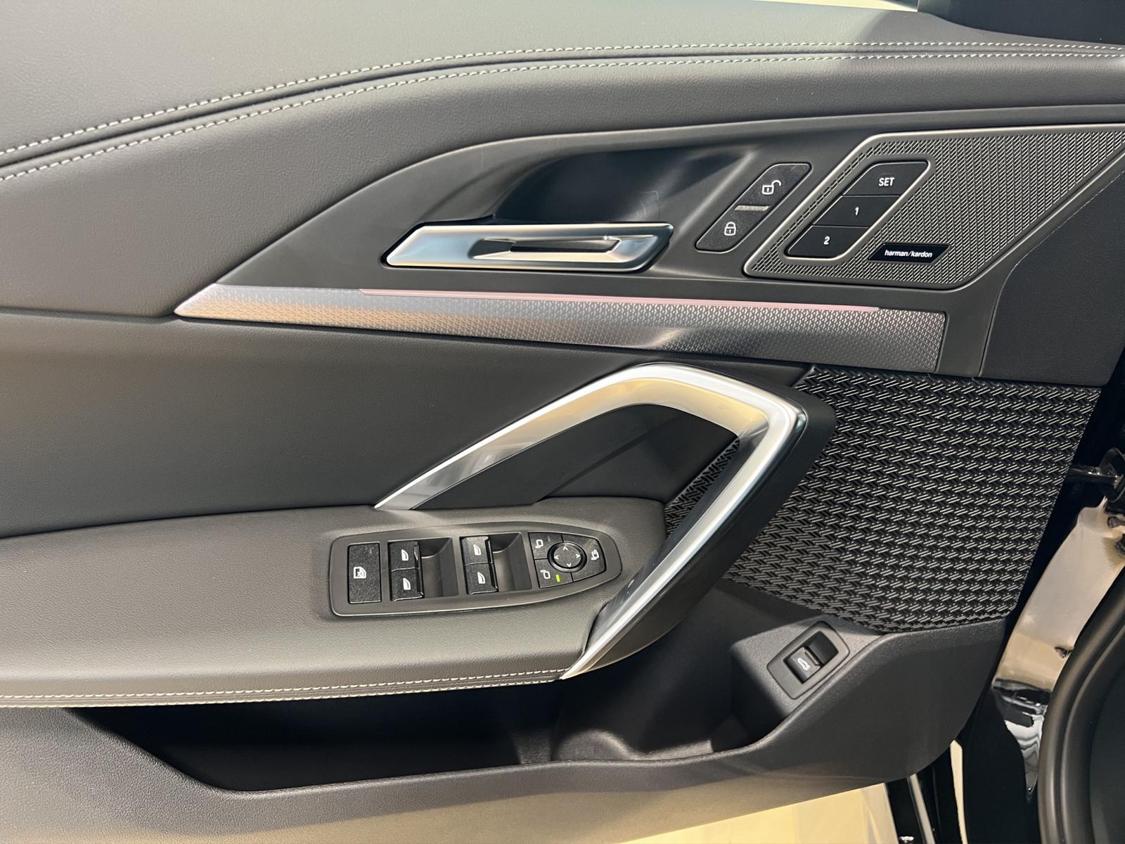 BMW iX1 20 eDrive-image-11