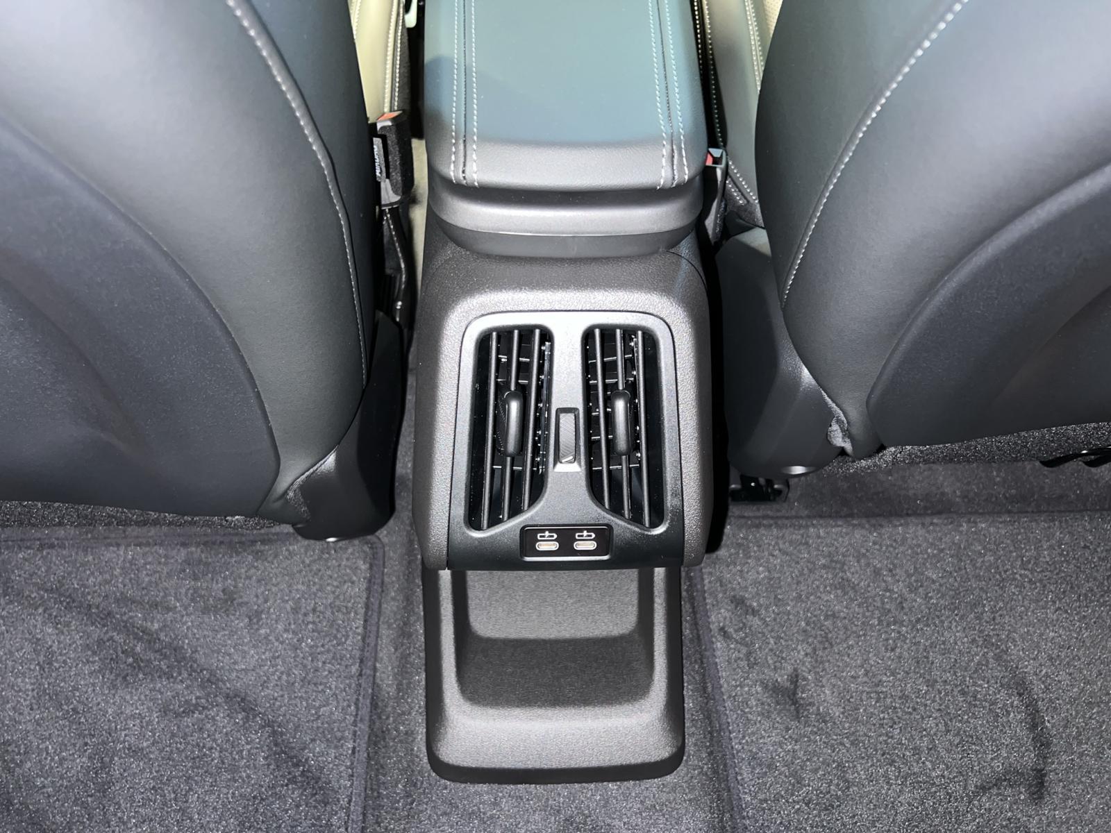 BMW iX1 20 eDrive-image-10