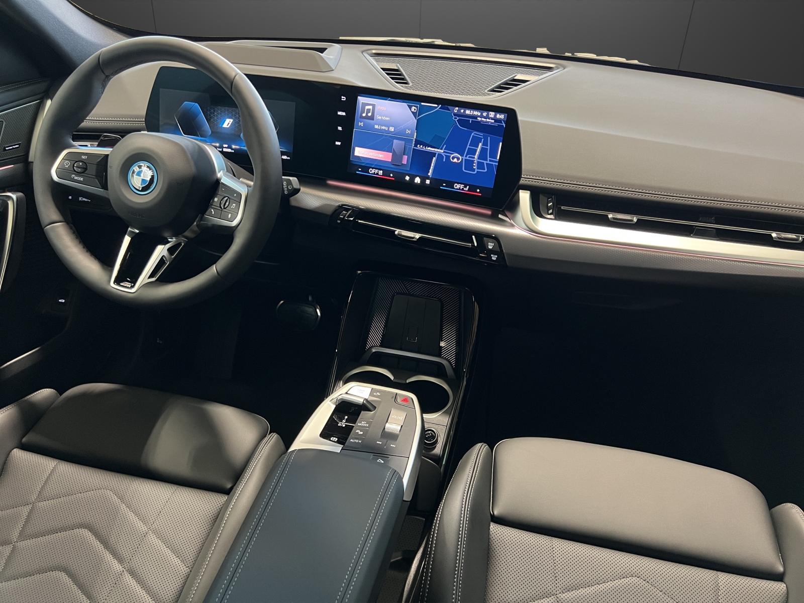 BMW iX1 20 eDrive-image-19