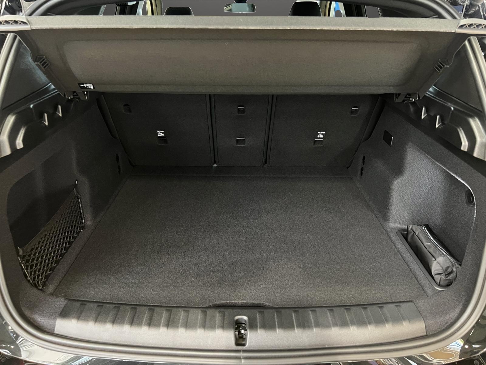 BMW iX1 20 eDrive-image-15
