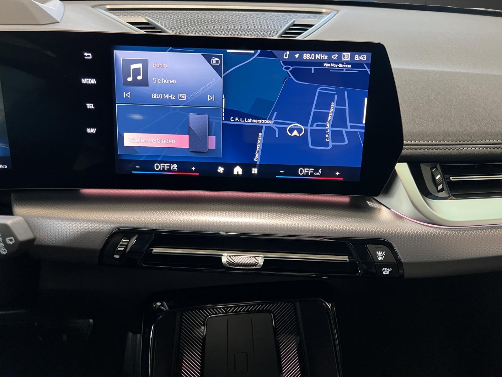 BMW iX1 20 eDrive-image-8