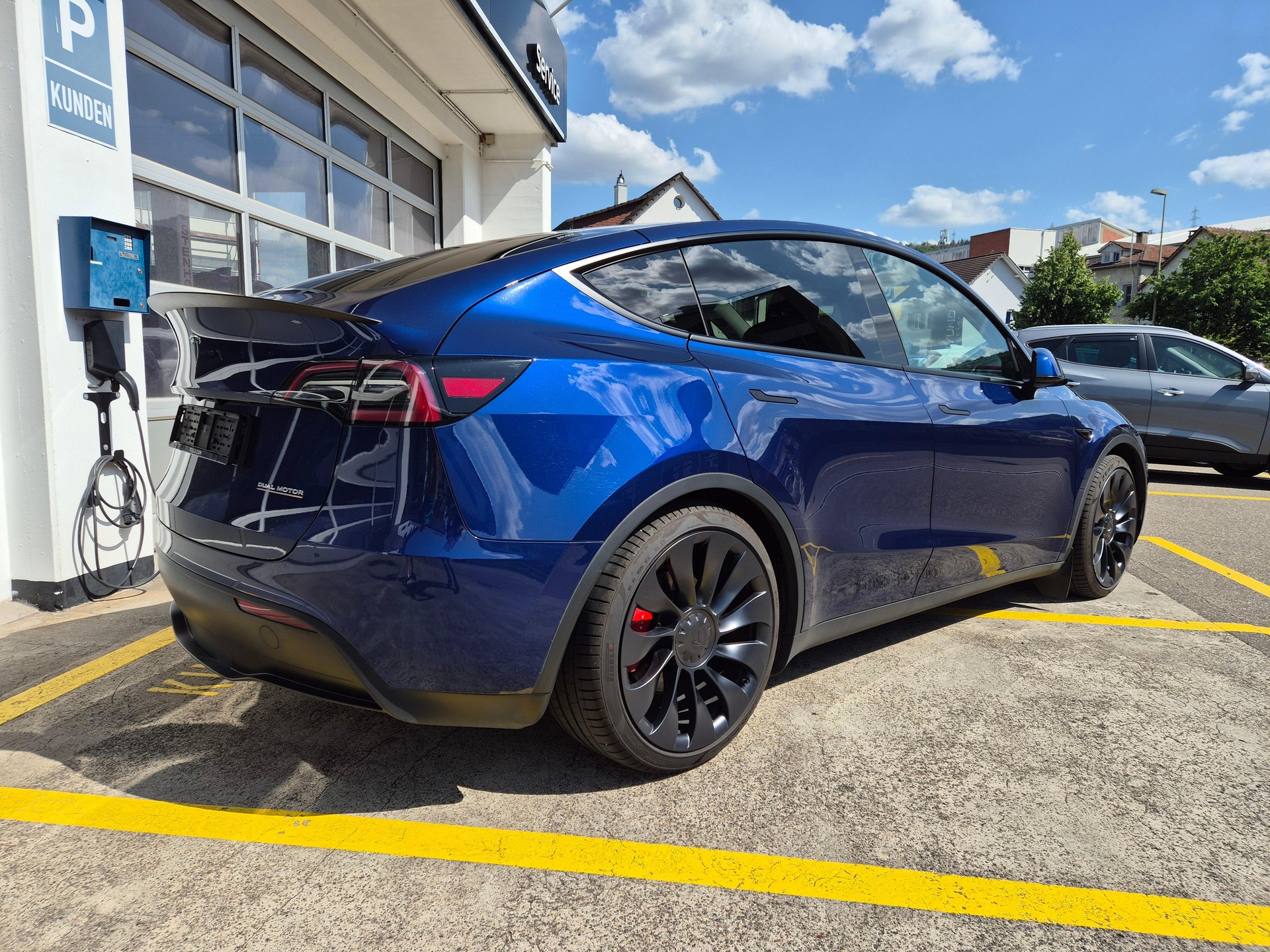 TESLA Model Y Performance D-image-4