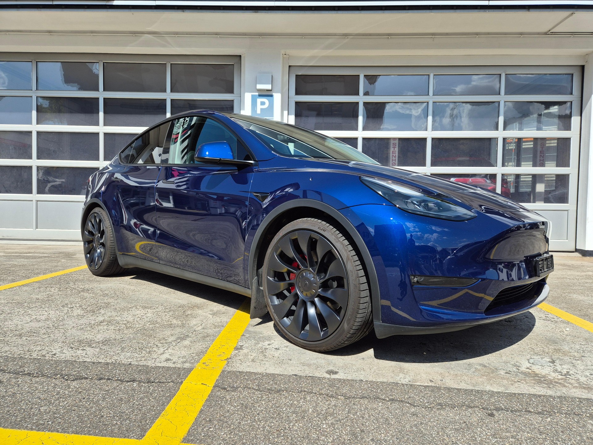 TESLA Model Y Performance D-image-1
