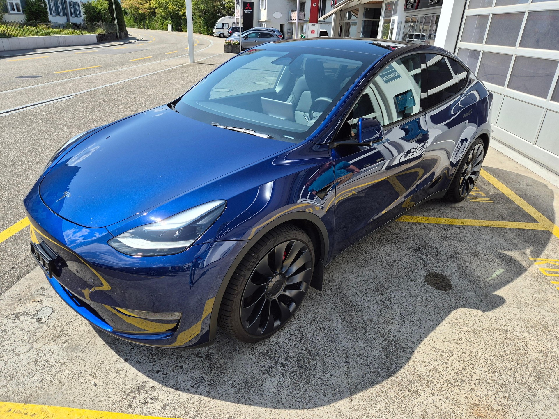 TESLA Model Y Performance D-image-2