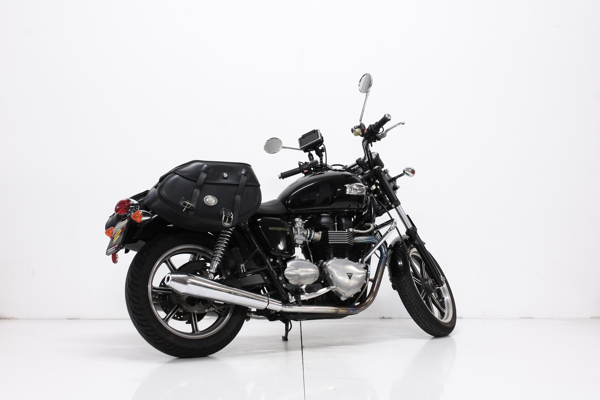 TRIUMPH Bonneville 900-showroom-element-2