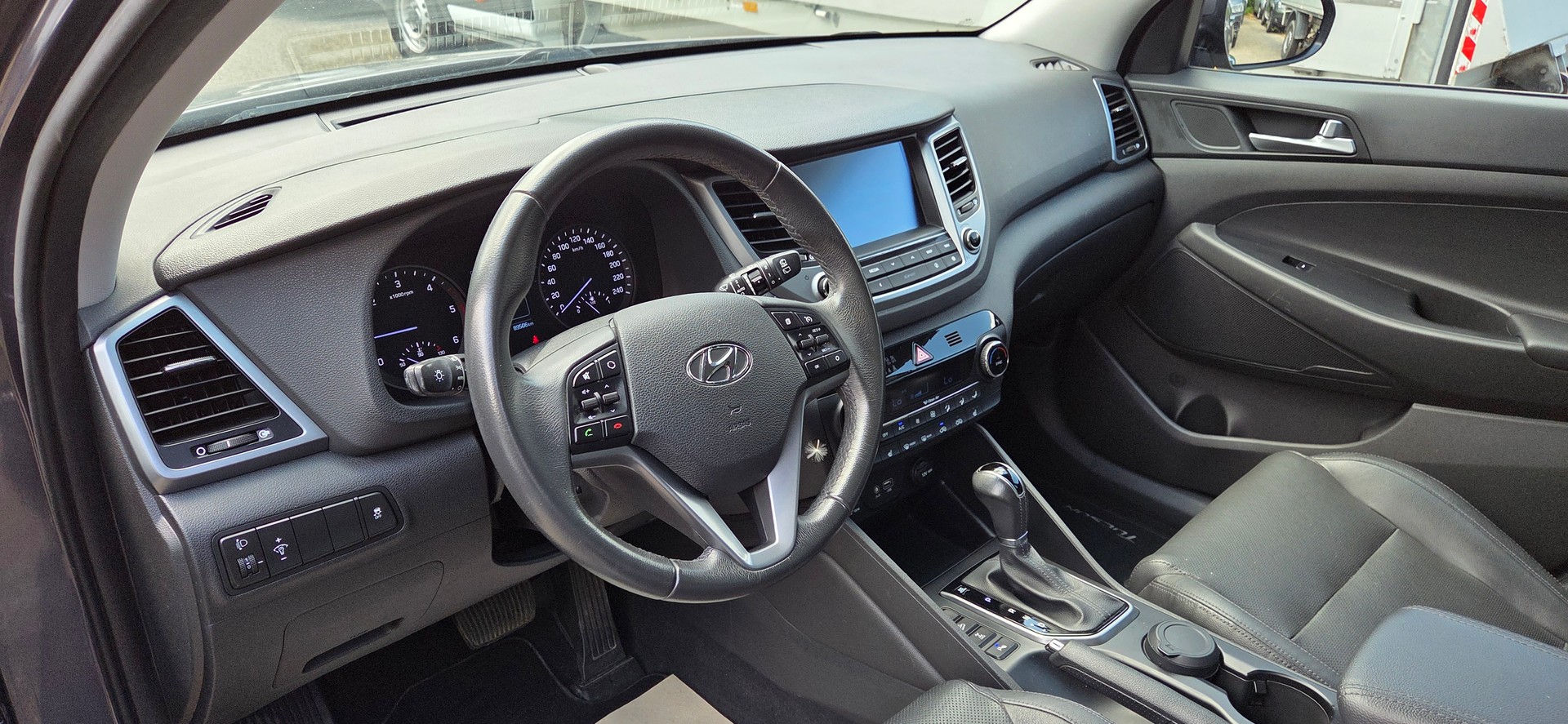 HYUNDAI Tucson 2.0 CRDI Vertex 4WD Automatic-image-10