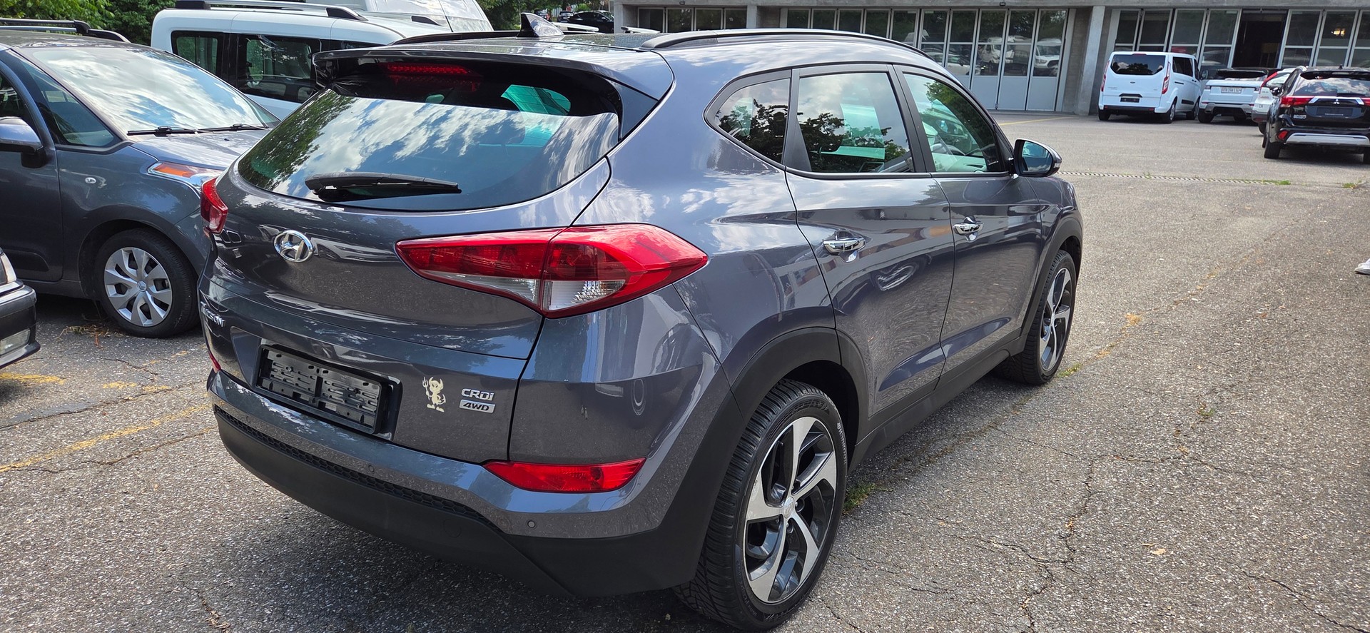 HYUNDAI Tucson 2.0 CRDI Vertex 4WD Automatic-image-3