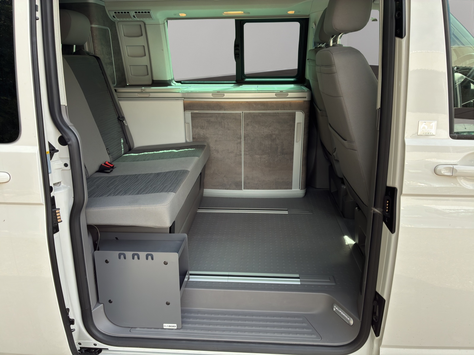 VW T6.1 California 2.0 TDI Ocean Liberty DSG-image-10