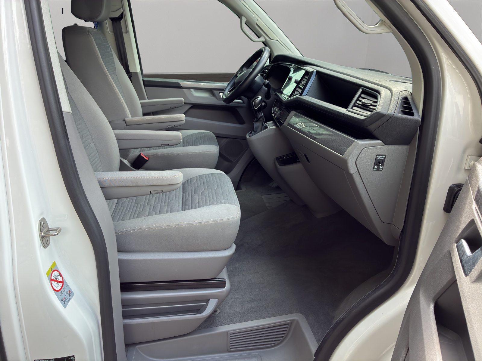VW T6.1 California 2.0 TDI Ocean Liberty DSG-image-9