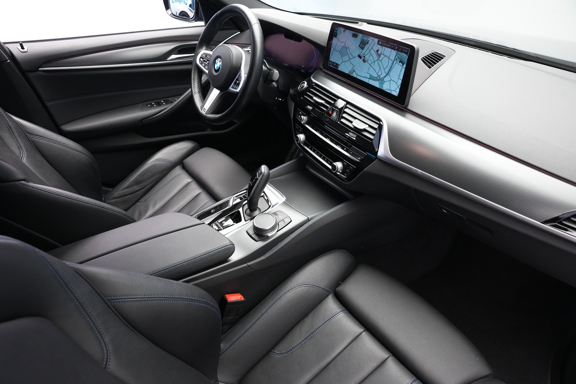 BMW 530i xDrive 48V M Sport Steptronic *Anhängerkupplung*-image-11
