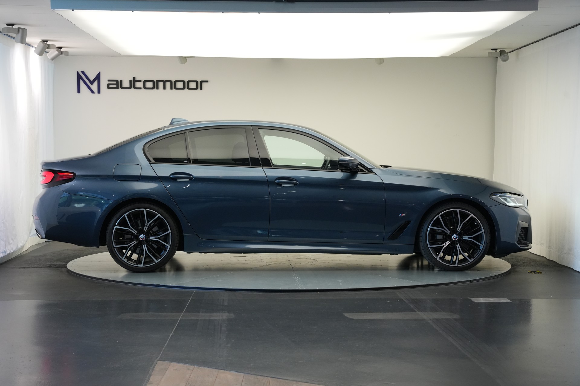 BMW 530i xDrive 48V M Sport Steptronic *Anhängerkupplung*-image-3