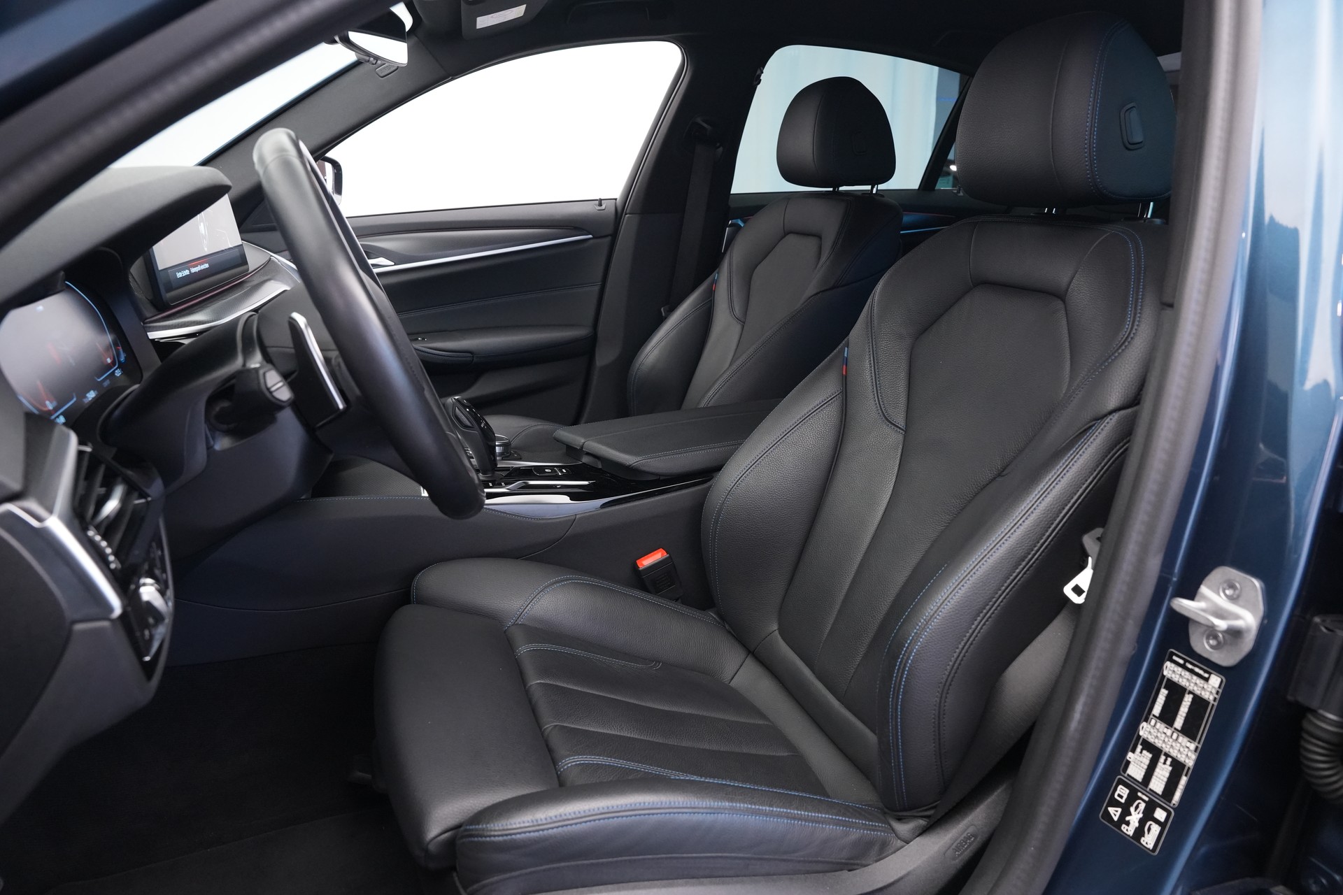 BMW 530i xDrive 48V M Sport Steptronic *Anhängerkupplung*-image-12