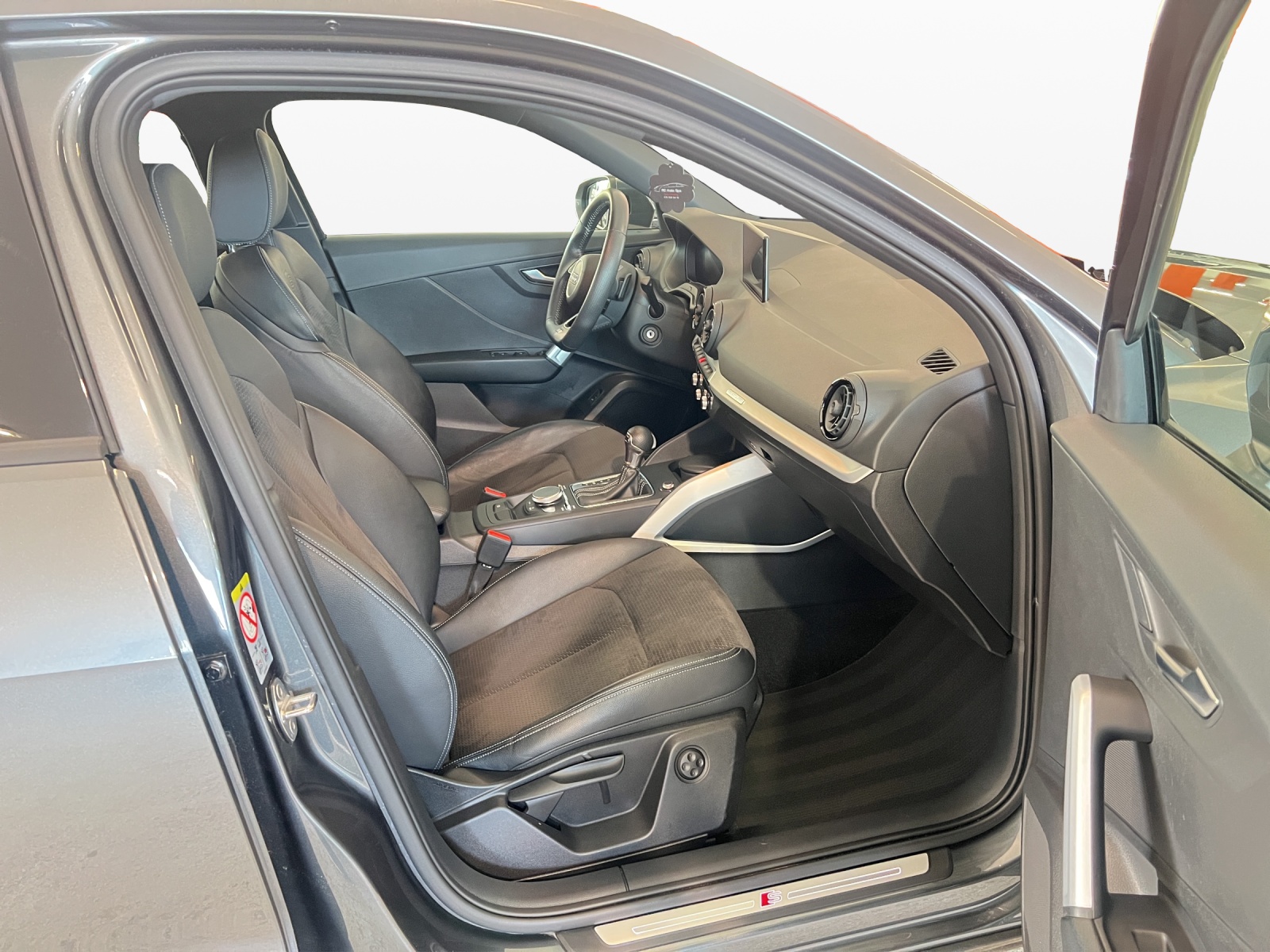 AUDI Q2 2.0 TFSI sport quattro S-tronic-image-8