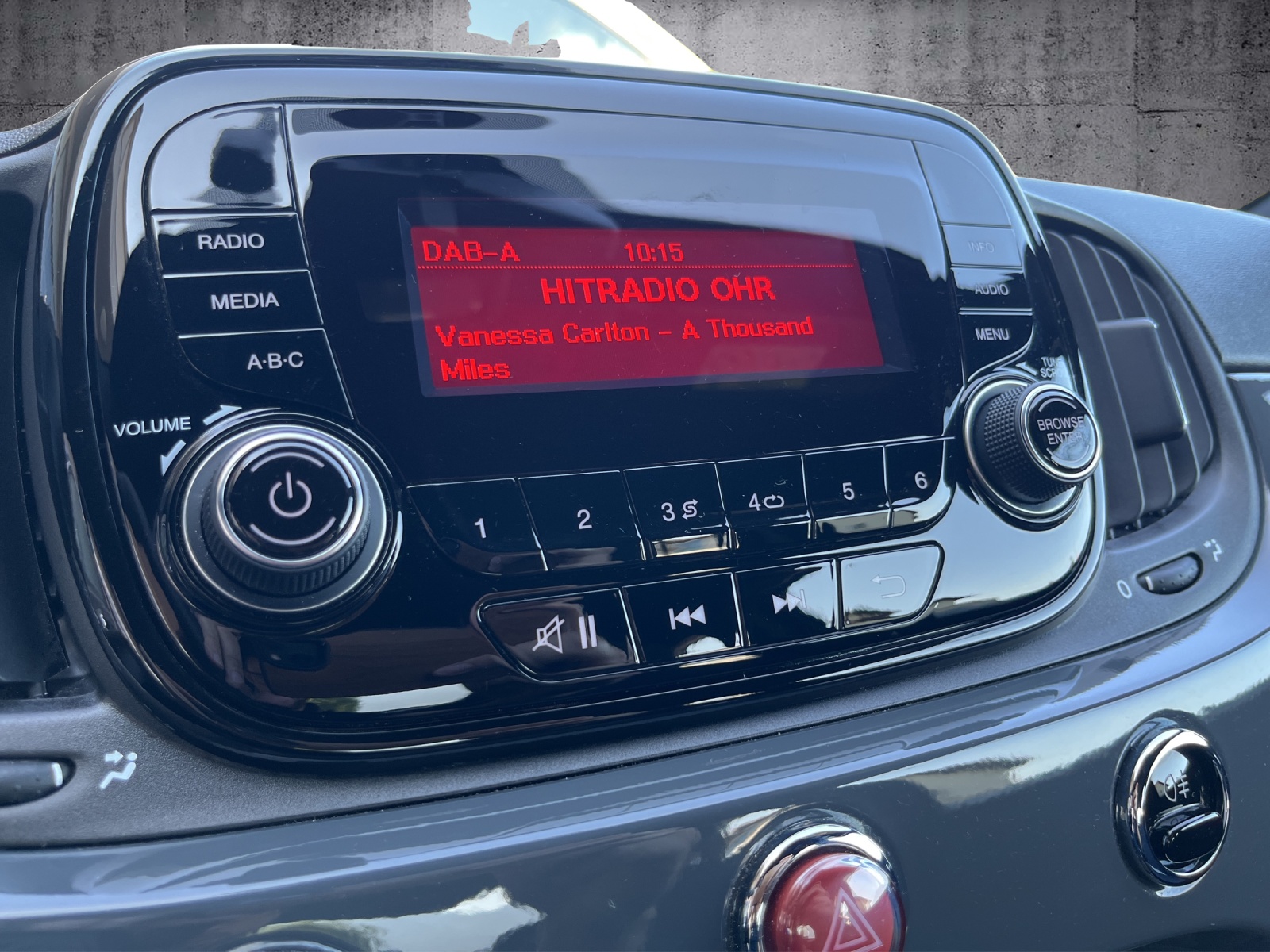 FIAT 500 1.0 Hybrid Cult-image-12