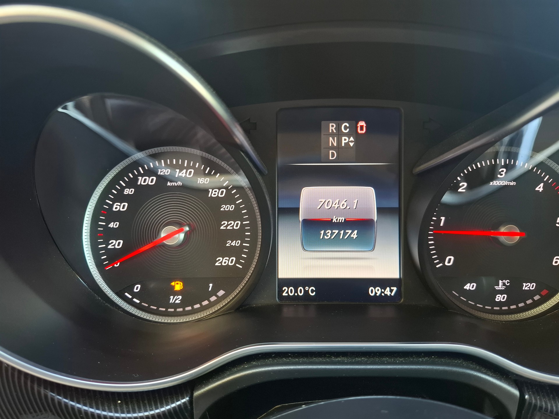 MERCEDES-BENZ 250 d 4matic-image-3