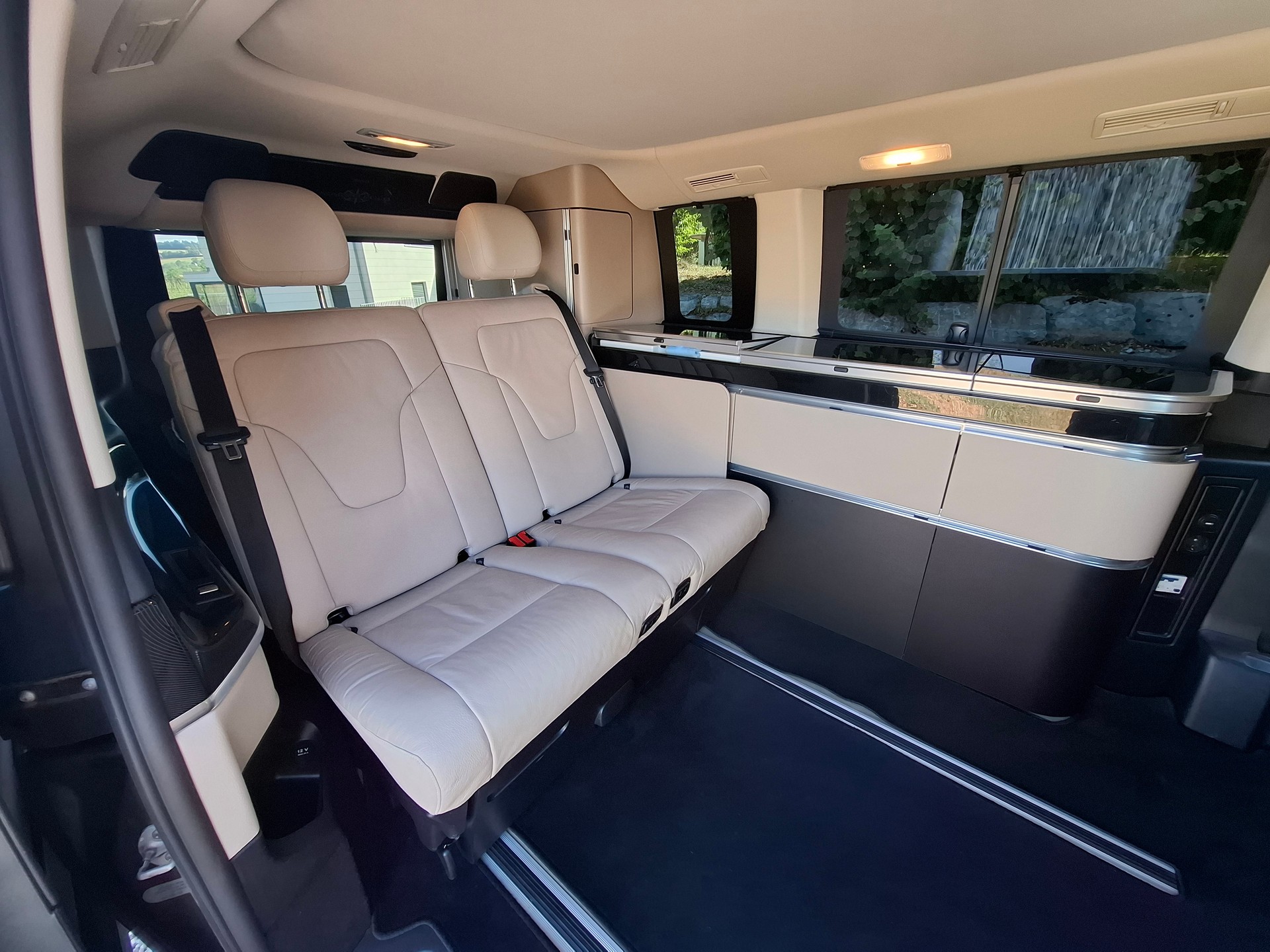 MERCEDES-BENZ 250 d 4matic-image-5