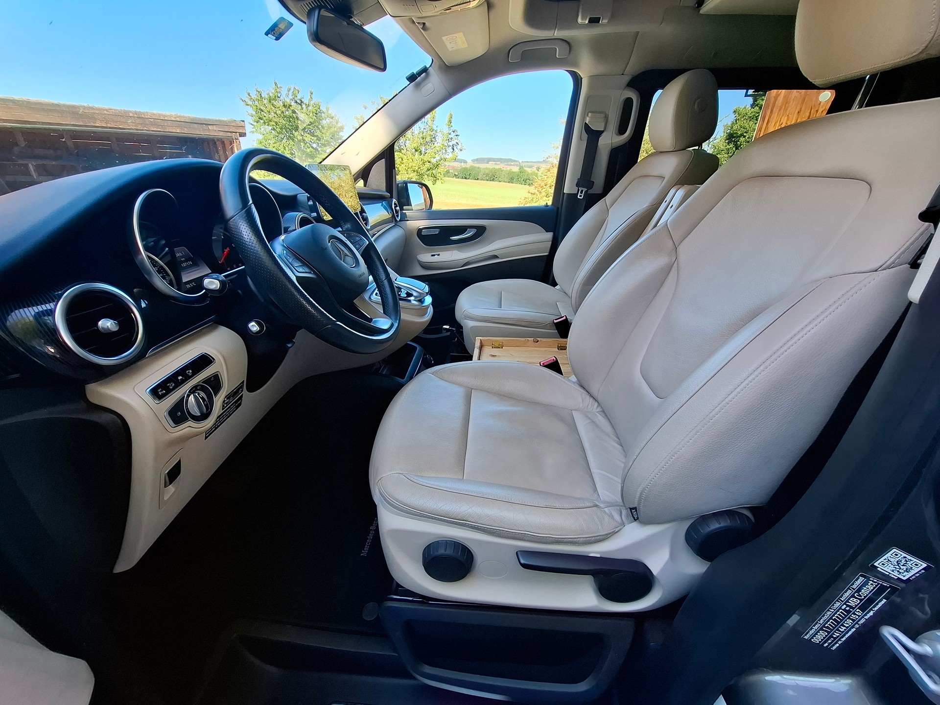 MERCEDES-BENZ 250 d 4matic-image-4