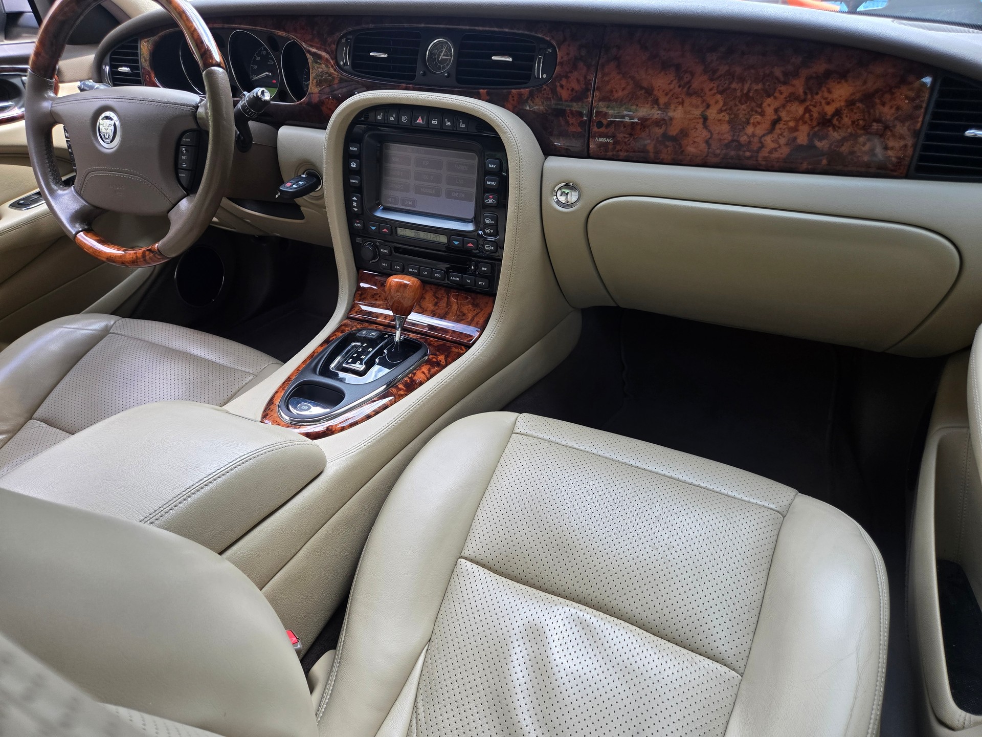 JAGUAR XJ8 3.5 V8 Executive-image-11