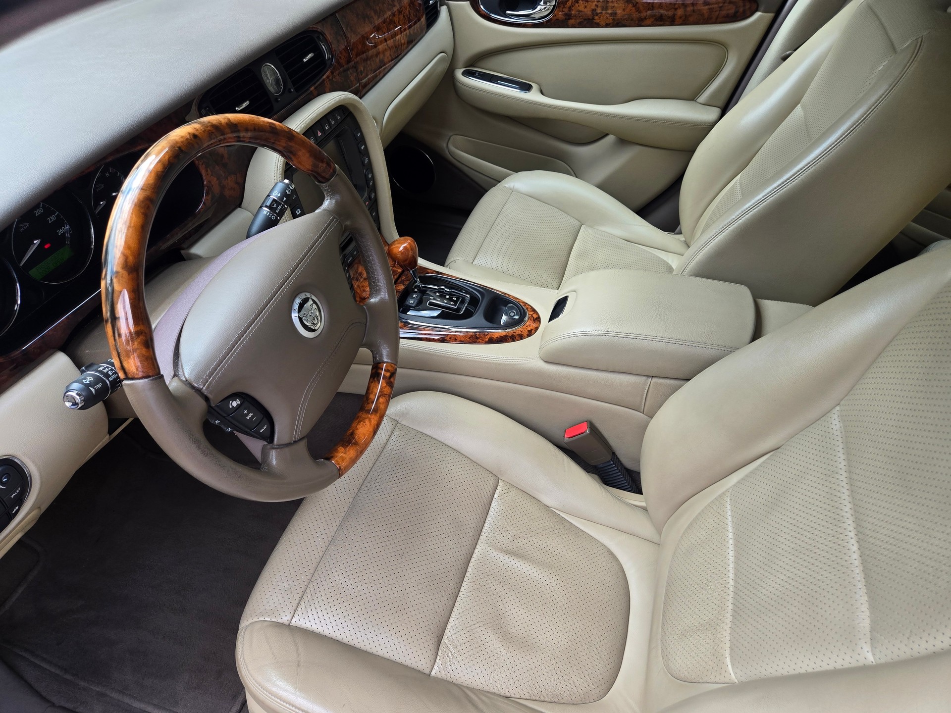 JAGUAR XJ8 3.5 V8 Executive-image-4